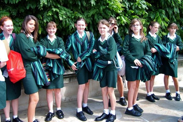 20120831-iskolai-uniformis-angol-iskolasok-modern-uniformisa