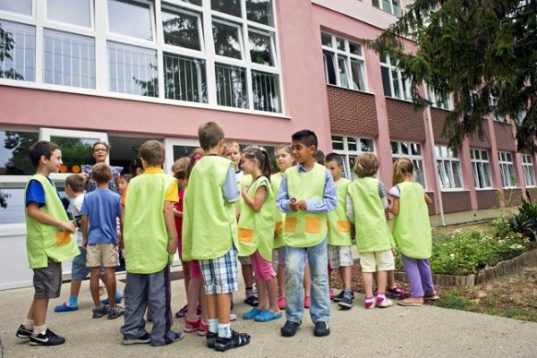 20120906-iskolai-egyenruha-iskolakopeny-szavazas-hodmezovasarhelyi